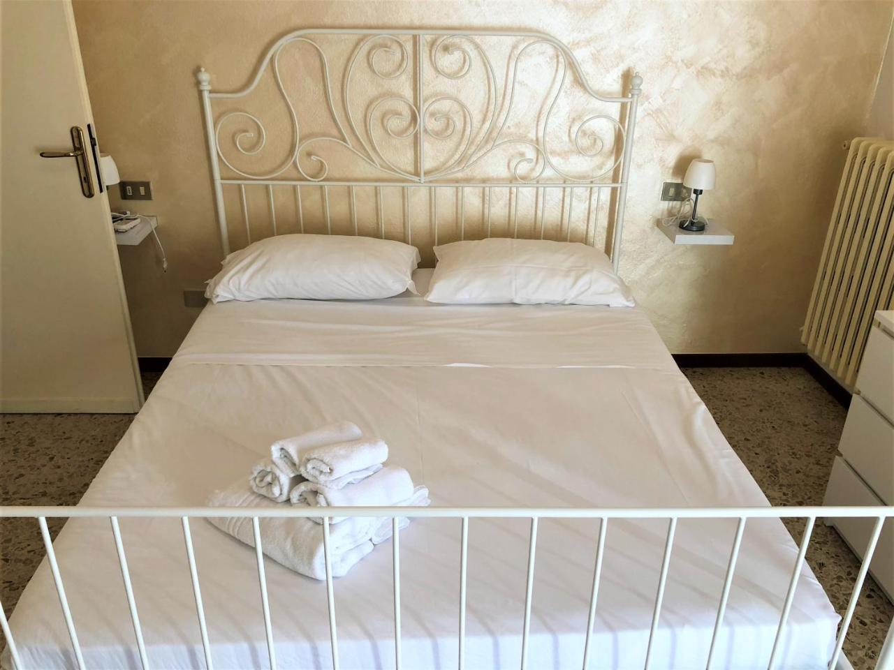 Isa Sirmione Apartments Bagian luar foto